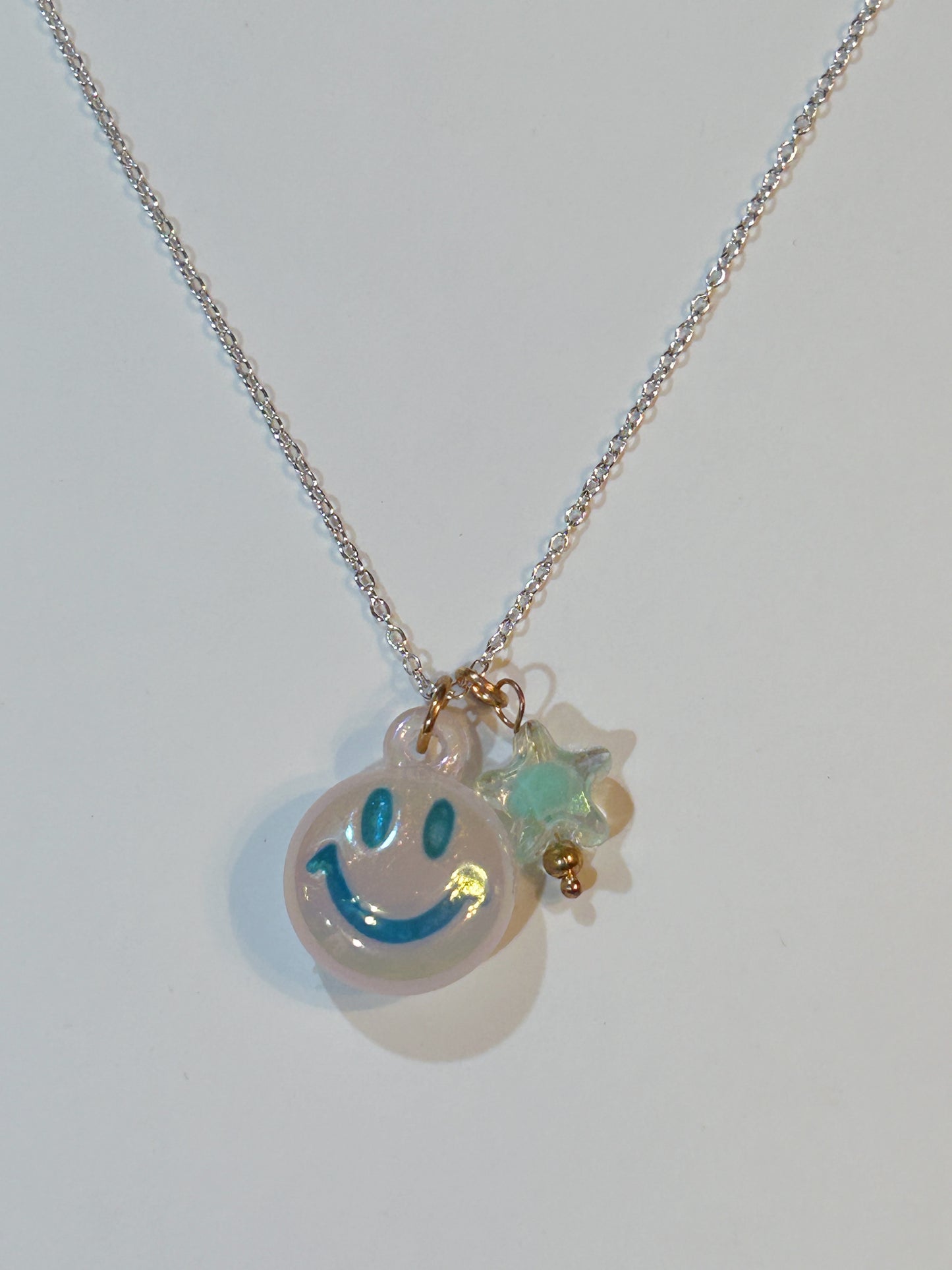 Happy Face Charm Neckless Blue