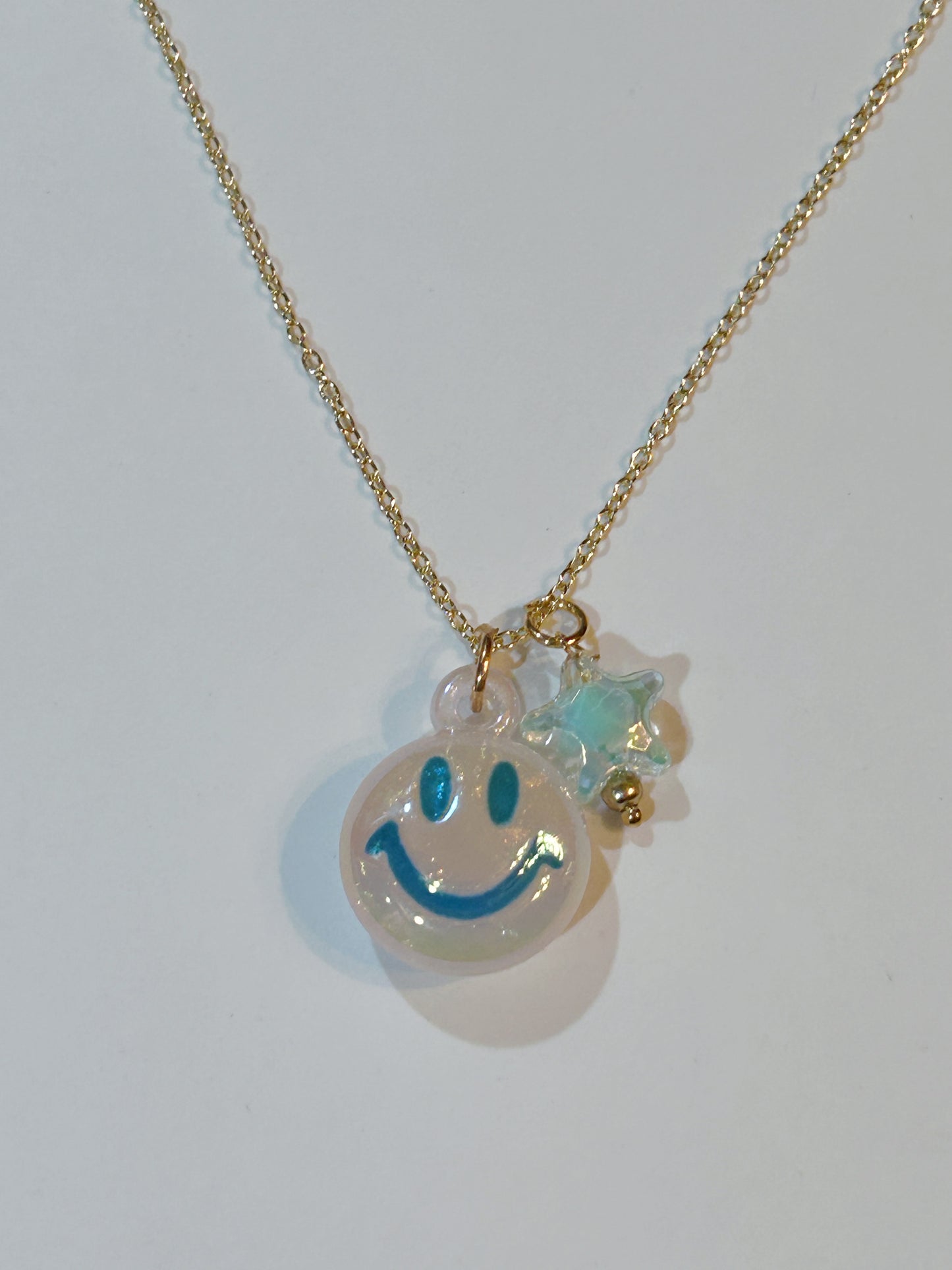 Happy Face Charm Neckless Blue