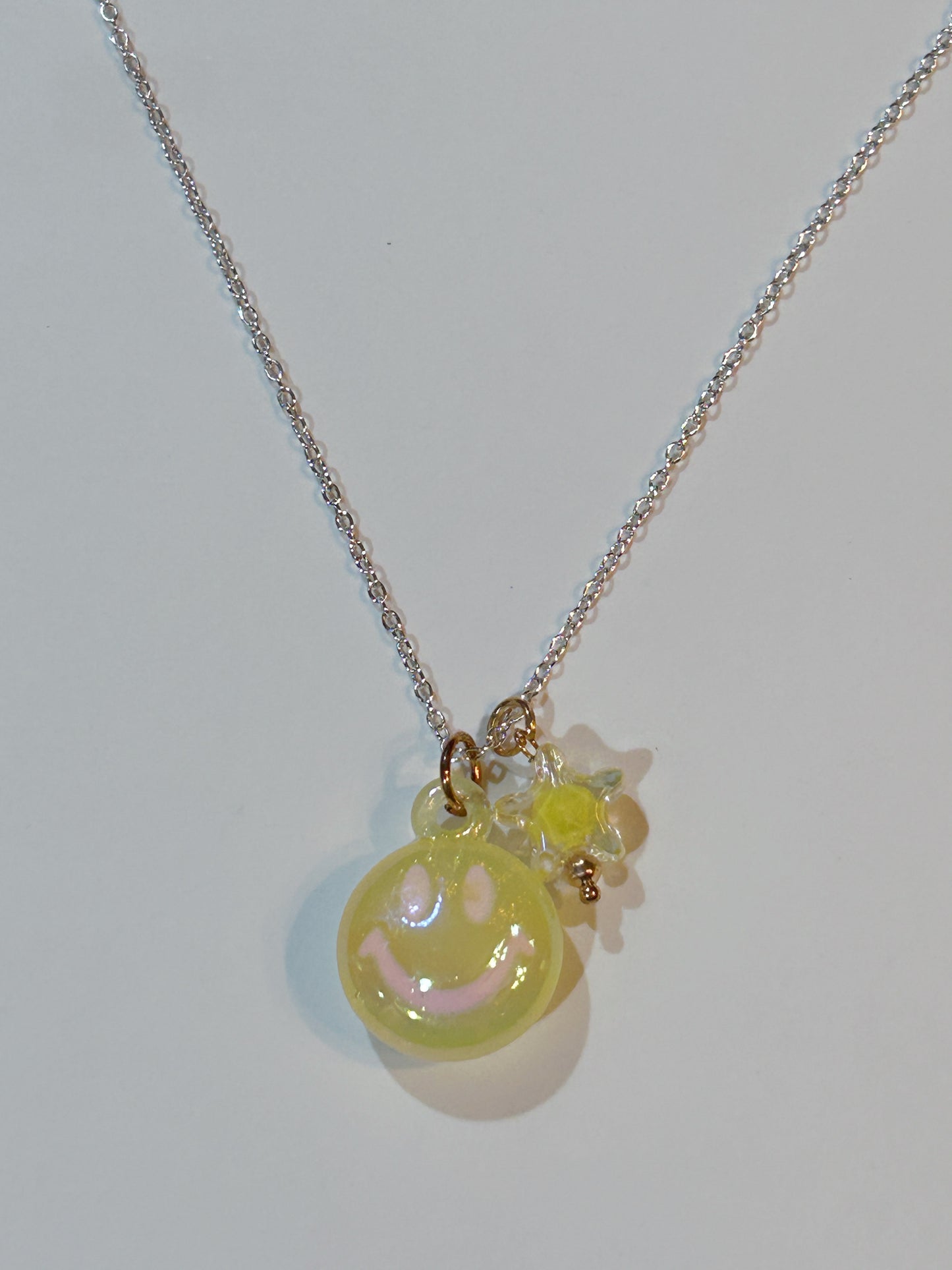 Happy Face Charm Neckless Yellow